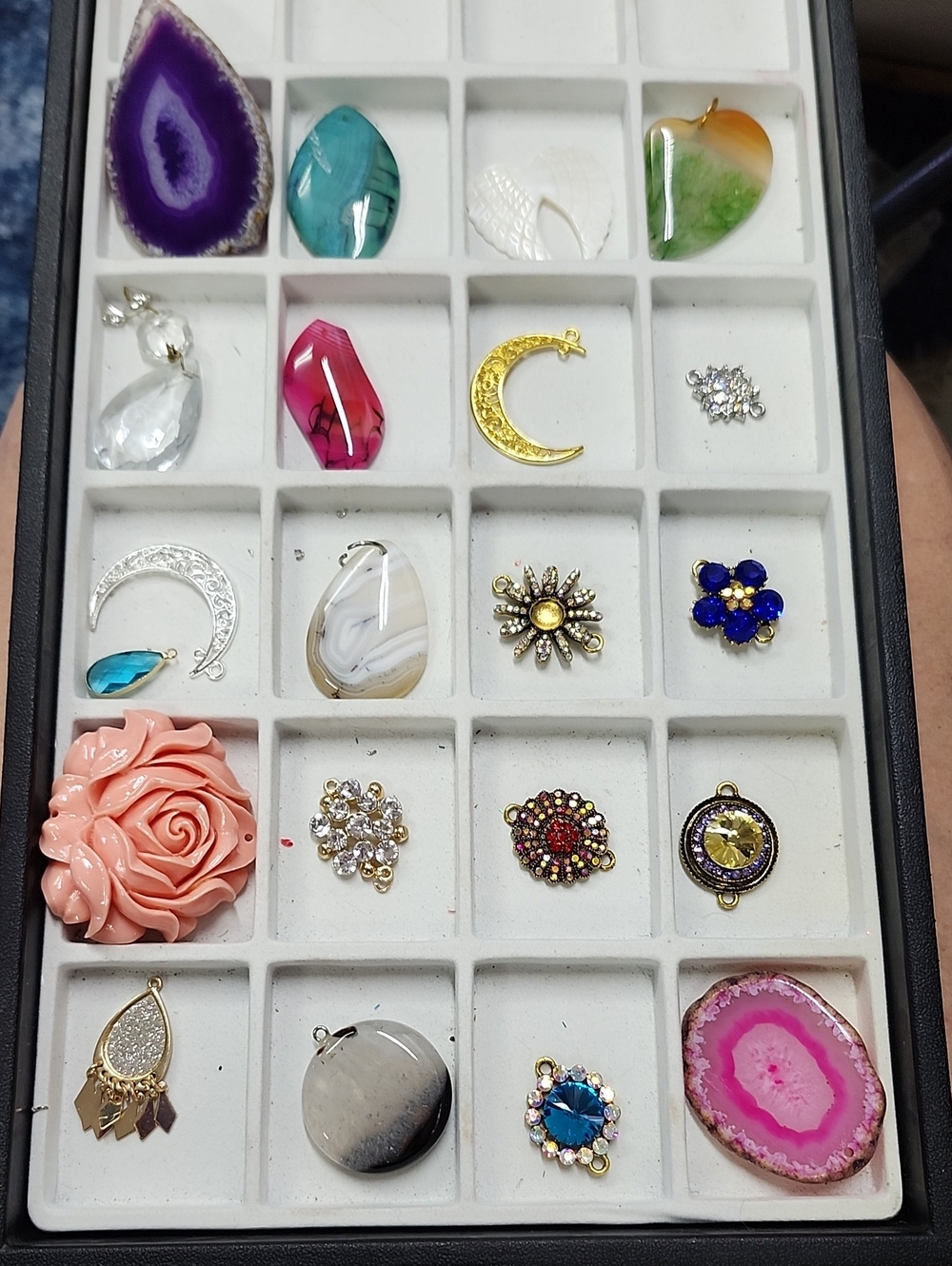 lot of 20 pendants, stones, crystals for wearing or jewelry making